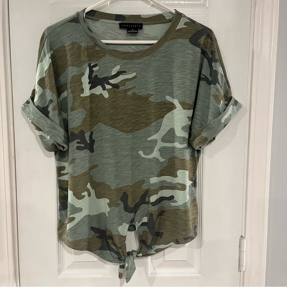 Sanctuary Green Camouflage Tie-Front Tee With Rolled Sleeves. Size Medium